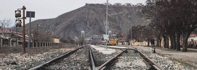 Adapting path through mountains! Photo by Zülfü Demir📸